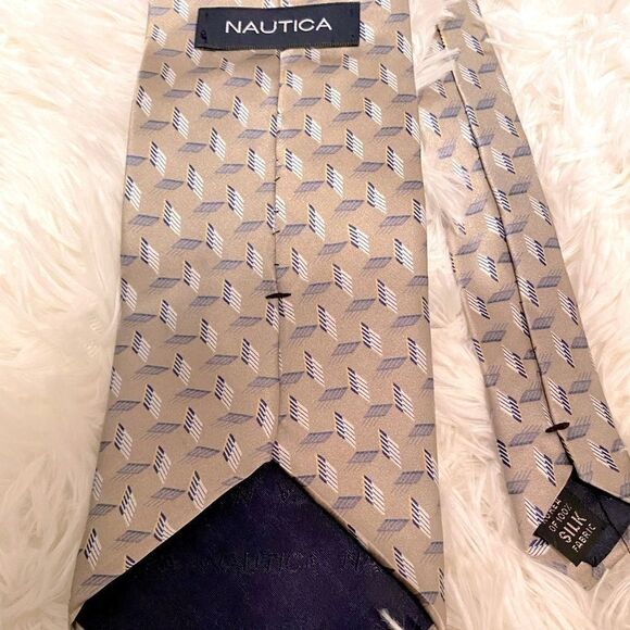 𝅺🌷 Nautica🌷 100% Silk Tie - Picture 6 of 6